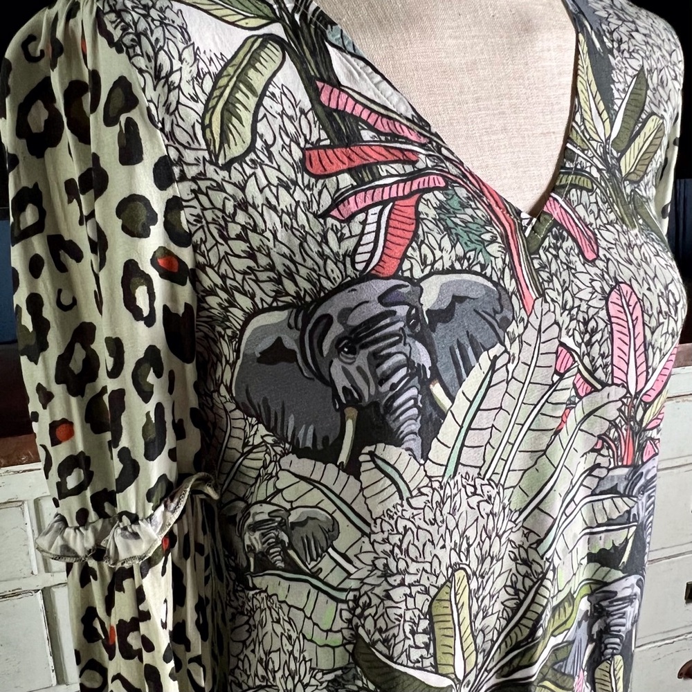 Anthropologie Sibley V-Neck Leopard Elephant Print Ruffled Blouse Top Xs View 3